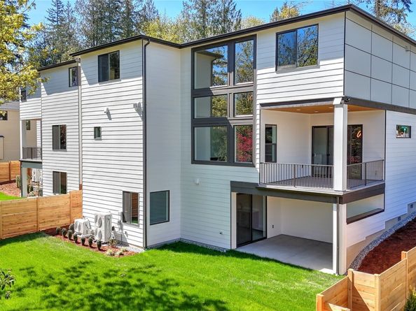 1582 213th Court NE, Sammamish WA 98074