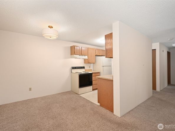 10501 8th Avenue NE 417, Seattle WA 98125