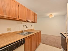 10501 8th Avenue NE 417, Seattle WA 98125