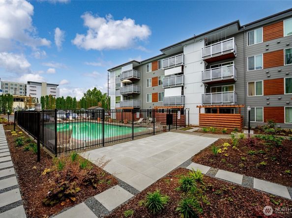 10501 8th Avenue NE 417, Seattle WA 98125
