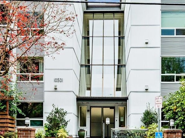 10501 8th Avenue NE 417, Seattle WA 98125
