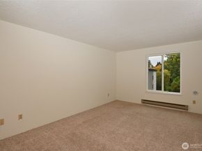 10501 8th Avenue NE 417, Seattle WA 98125