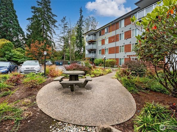 10501 8th Avenue NE 417, Seattle WA 98125