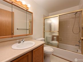 10501 8th Avenue NE 417, Seattle WA 98125