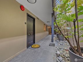 2253 Gilman Drive W 104, Seattle WA 98119