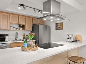 2253 Gilman Drive W 104, Seattle WA 98119