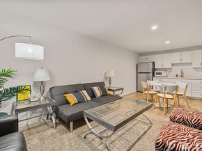 2253 Gilman Drive W 104, Seattle WA 98119