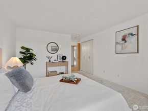 2253 Gilman Drive W 104, Seattle WA 98119