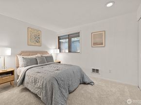 2253 Gilman Drive W 104, Seattle WA 98119