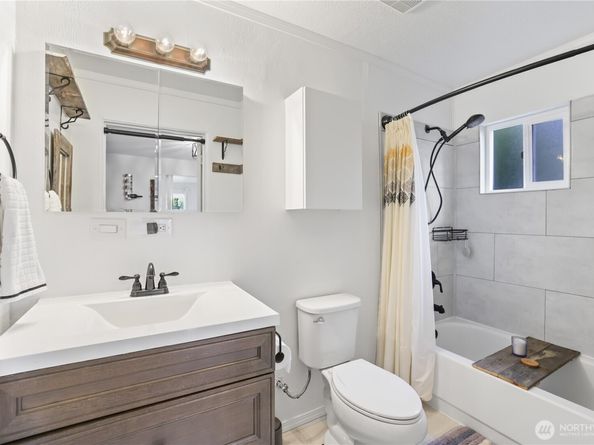 1719 Gregory Way, Bremerton WA 98337