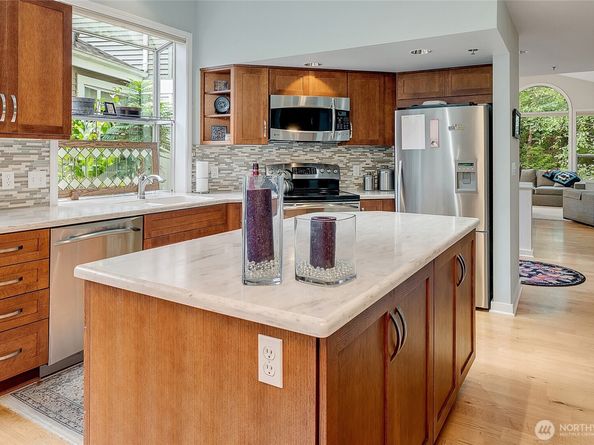 15929 67th Lane NE 3, Kenmore WA 98028
