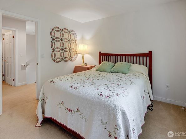 15929 67th Lane NE 3, Kenmore WA 98028