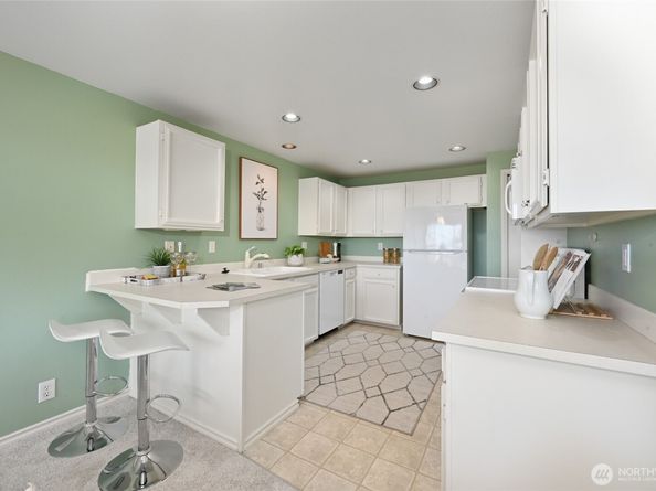 233 3rd Avenue S 304, Edmonds WA 98020