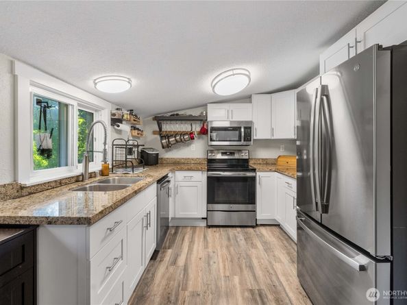 1251 S 230th Street, Des Moines WA 98198