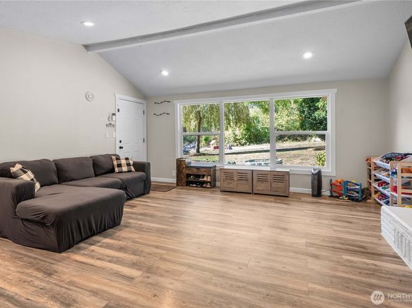 1251 S 230th Street, Des Moines WA 98198