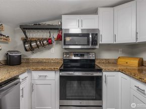 1251 S 230th Street, Des Moines WA 98198