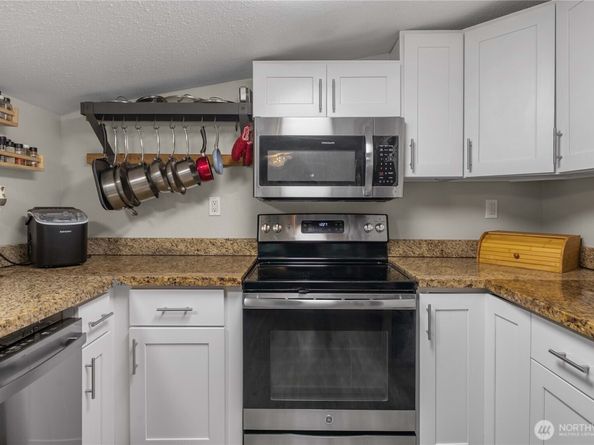 1251 S 230th Street, Des Moines WA 98198