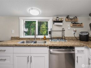 1251 S 230th Street, Des Moines WA 98198