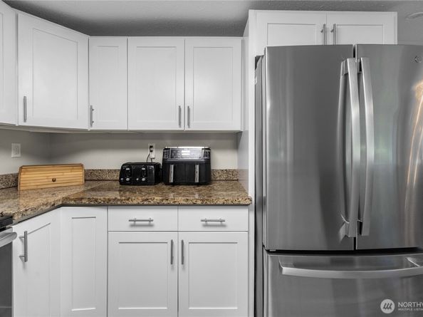 1251 S 230th Street, Des Moines WA 98198