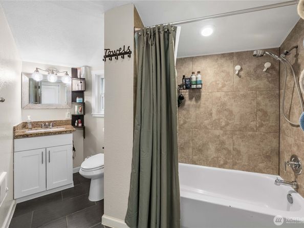 1251 S 230th Street, Des Moines WA 98198