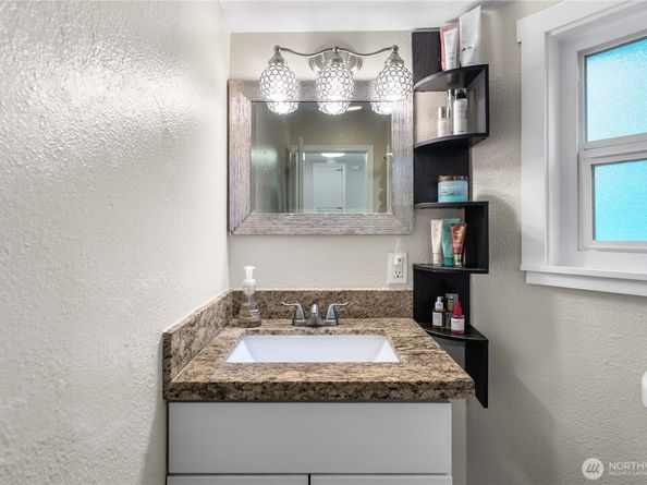 1251 S 230th Street, Des Moines WA 98198