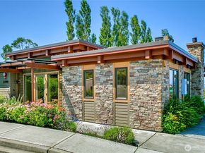 55 Pine Street 203, Edmonds WA 98020