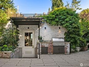 1065 Summit Avenue E, Seattle WA 98102