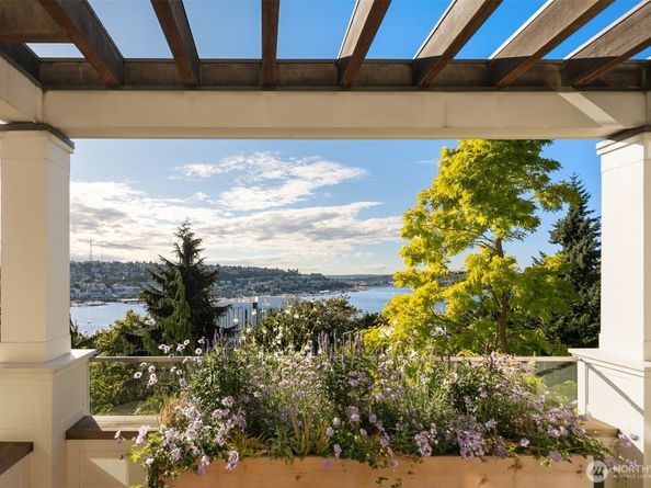 1065 Summit Avenue E, Seattle WA 98102
