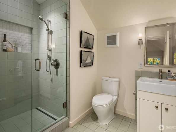 1065 Summit Avenue E, Seattle WA 98102