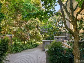 1065 Summit Avenue E, Seattle WA 98102