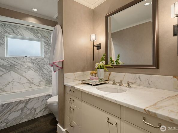 1065 Summit Avenue E, Seattle WA 98102