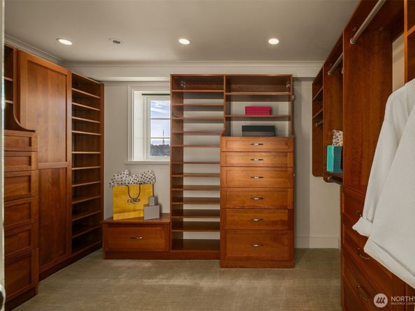 1065 Summit Avenue E, Seattle WA 98102