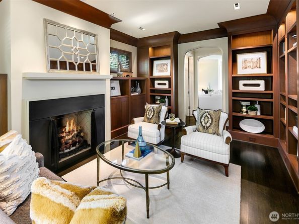 1065 Summit Avenue E, Seattle WA 98102