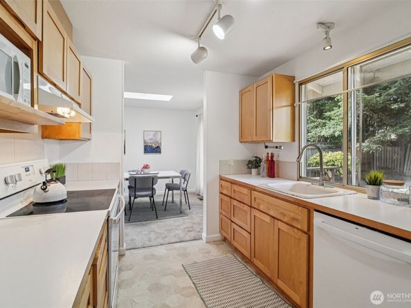 1261 150th Avenue SE, Bellevue WA 98007