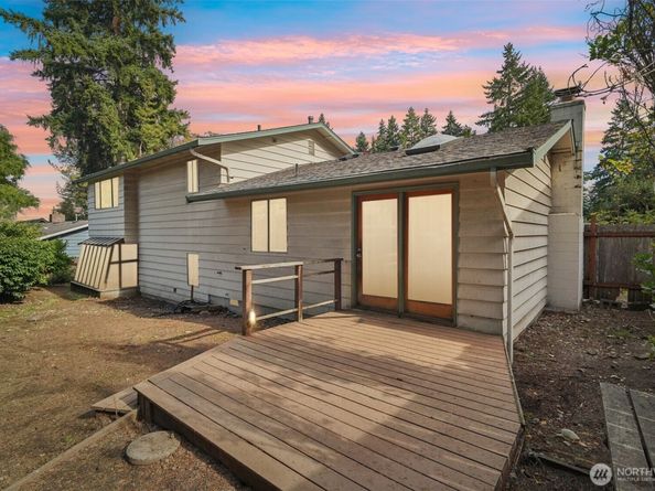 1261 150th Avenue SE, Bellevue WA 98007