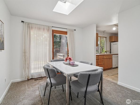 1261 150th Avenue SE, Bellevue WA 98007