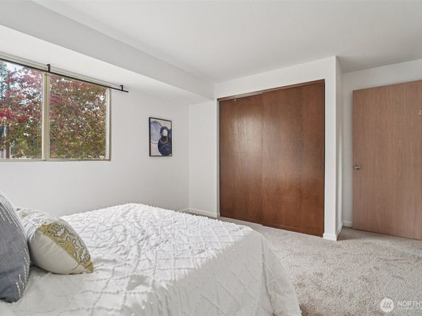 1261 150th Avenue SE, Bellevue WA 98007