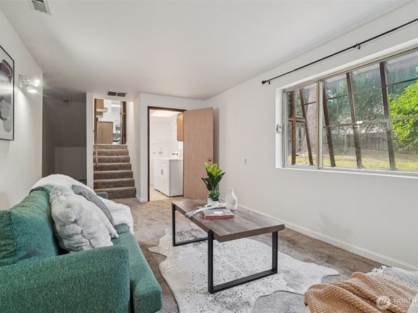 1261 150th Avenue SE, Bellevue WA 98007