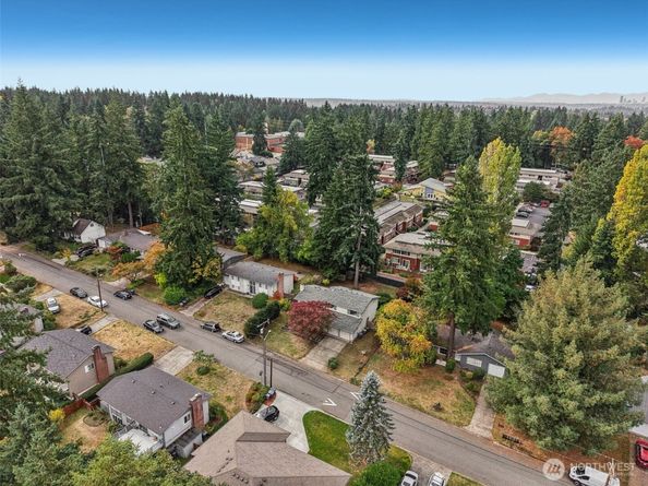 1261 150th Avenue SE, Bellevue WA 98007