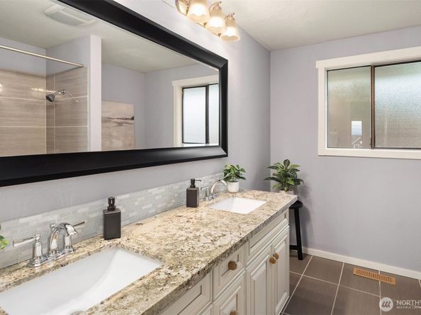 619 8th Avenue S, Edmonds WA 98020