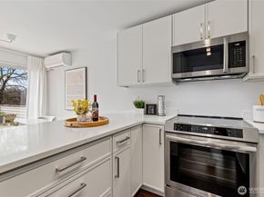 7850 Green Lake Drive N 101, Seattle WA 98103