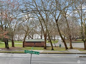 7850 Green Lake Drive N 101, Seattle WA 98103