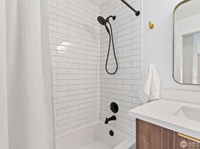 7850 Green Lake Drive N 101, Seattle WA 98103