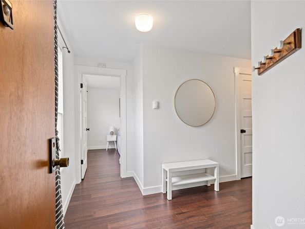 7850 Green Lake Drive N 101, Seattle WA 98103