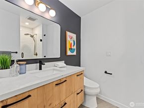 7850 Green Lake Drive N 101, Seattle WA 98103