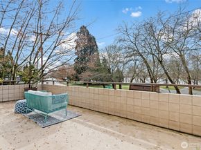 7850 Green Lake Drive N 101, Seattle WA 98103