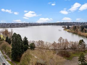 7850 Green Lake Drive N 101, Seattle WA 98103