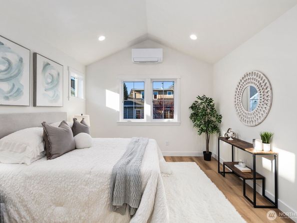 1004 N 48th Street C, Seattle WA 98103