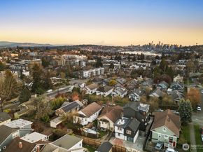 1004 N 48th Street C, Seattle WA 98103