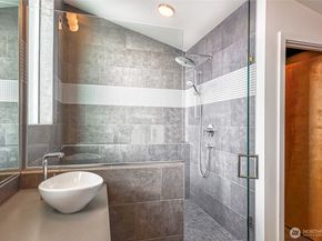 3220 Franklin Avenue E, Seattle WA 98102